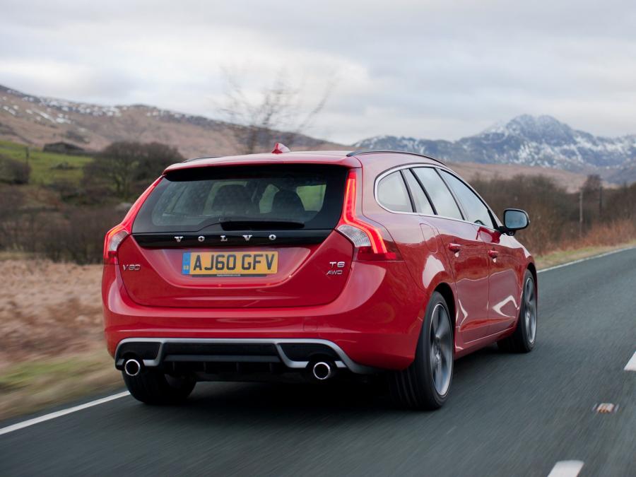  Volvo V60 R-Design 2010 года  (UK) (фото 8 из 15)